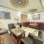 Downtown Luxurious Apartment