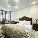 Downtown Luxurious Apartment